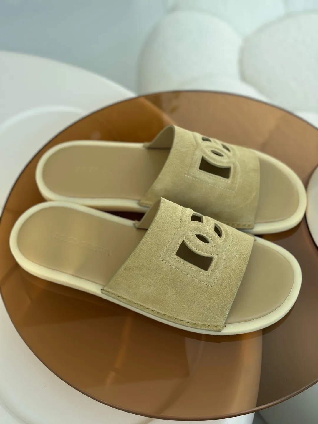 [DG*Dolce & Gabbana] P: 400💰 Size: 38-46 yards D&G/Dolce & Gabbana men’s DG hollow suede slippers FARFETCH original craftsmanship high-end quality